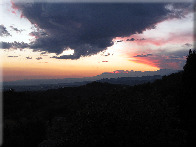 foto Tramonto sui Colli Ezzelini